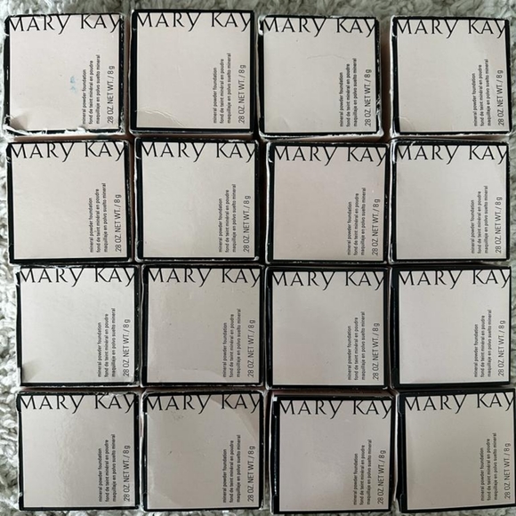 Mary Kay Mineral Powder - Picture 1 of 2